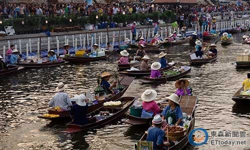 [新聞] 60艘河中船隻攤販　曼谷全新水上市場開幕