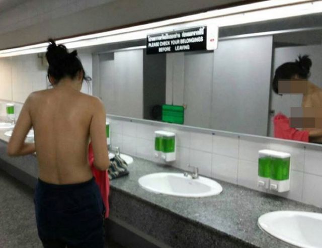 [新聞] 曼谷機場廁所驚見裸女　網友認定是大陸旅客引發激戰