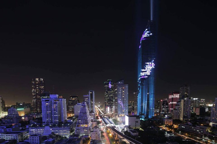 [新聞] 壯觀！泰國第一高樓將落成 燈光秀慶祝