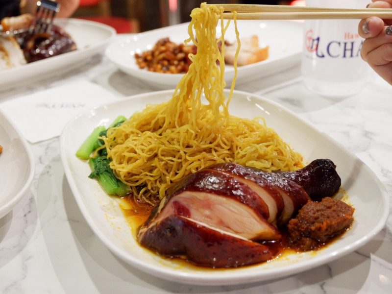 [新聞] 新加坡米其林餐廳 Hawker Chan了凡港式油雞飯 進駐曼谷Terminal 21